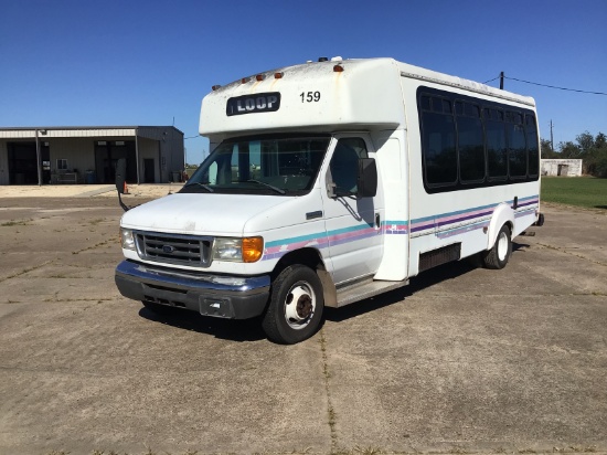 2007 F450 Shuttle Bus