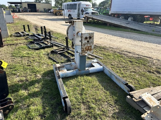 The Revolver Semi Motor Stand
