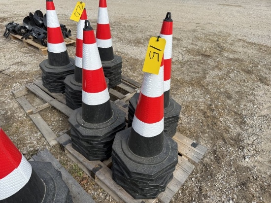 25 TRAFFIC CONES