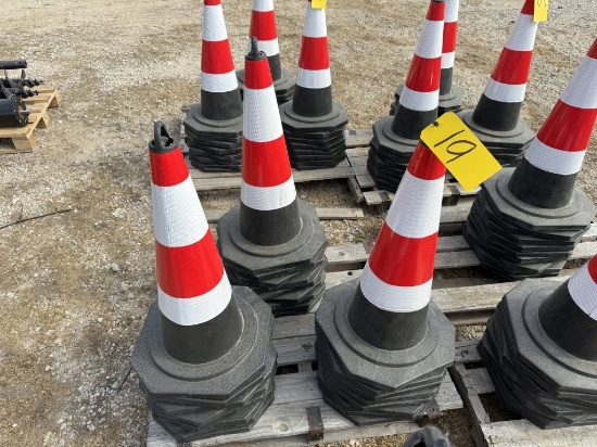 25 TRAFFIC CONES