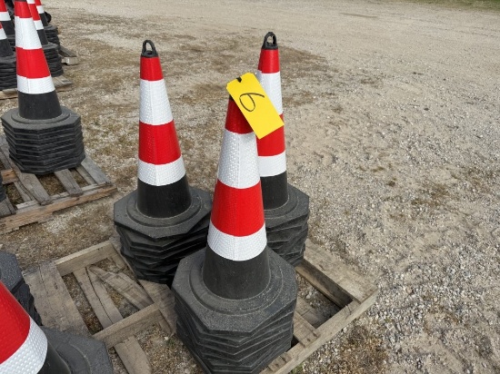 25 TRAFFIC CONES