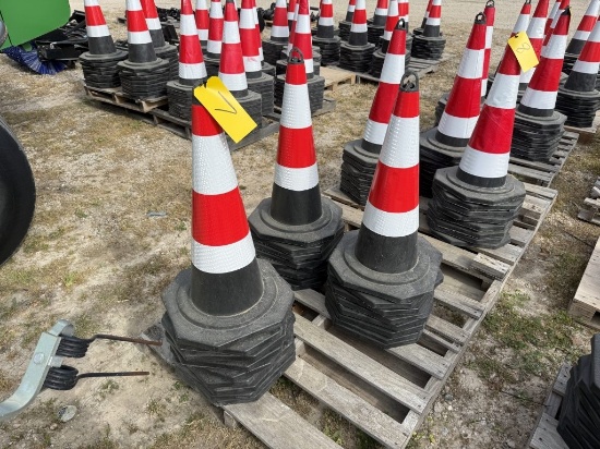 25 TRAFFIC CONES