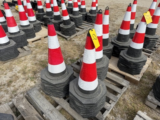25 TRAFFIC CONES
