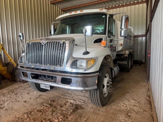 2003 International 7500 HT530 4000GAL Water Truck
