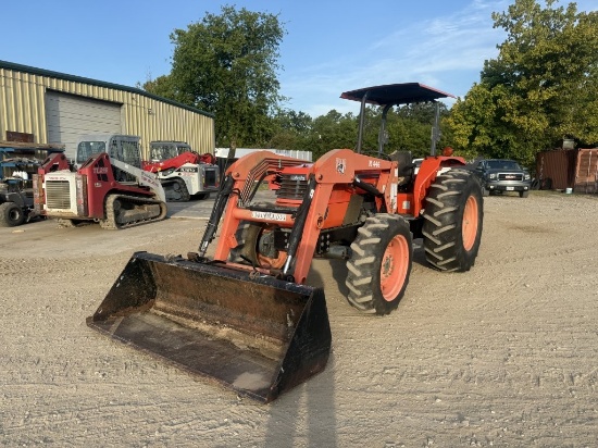 2000 Kubota M8200 Utility Special Tractors