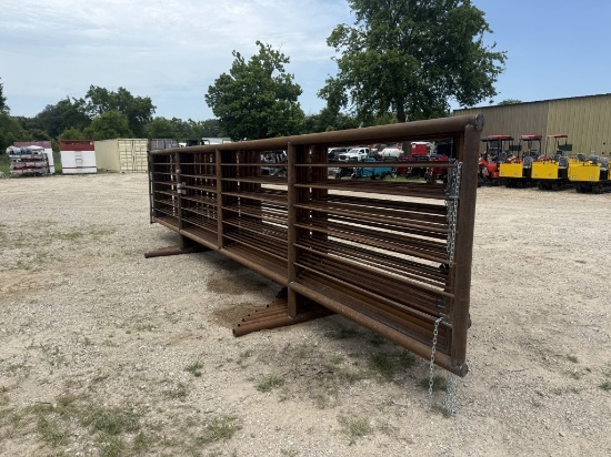 20ft Free Standing Panels w/ Gate! (10)