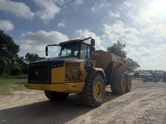 2017 Deere 410E 40-Ton Dump Truck