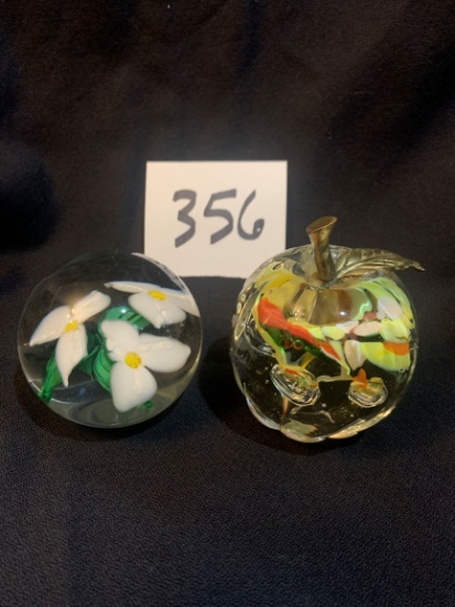 pair of gorgeous Paperweights Apple with Gold leaf and one with white flowers