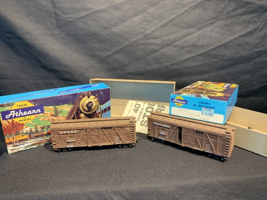 Pair Of Vintage Athearn Ho Scale Box Cars Sante Fe Texas & Pacific Stock Cars Nos