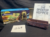 Athearn Ho Scale Sante Fe 34' Open Top Hopper In Original Box