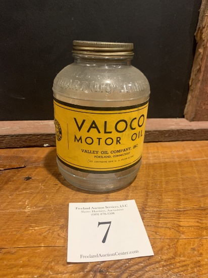 Original Valco Motor Oil Valley Oil Company Portland, Connecticut Glass Oil Quart