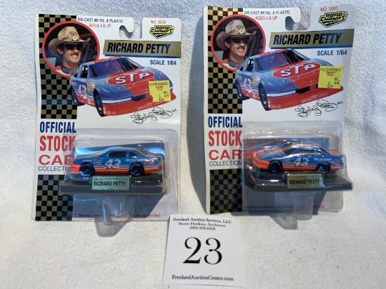 Vintage Pair Of 1992 Road Champs Richard Petty Official Nascar Stock Car Collectibles
