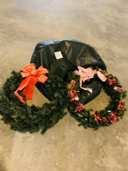 Pair Of Christmas Wreaths In Excellent Condition