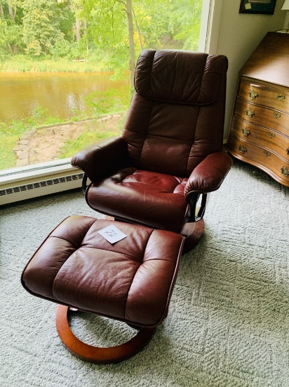 Benchmaster Leather Chair & Ottoman Like New Condition