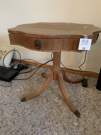 1930s Pedestal 4 Legged Parlor Table With 1 Drawer