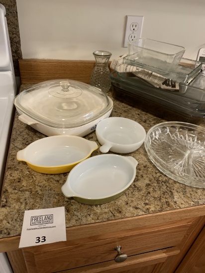 Group Of Several Vintage Pyrex And Corelle Kitchen Items