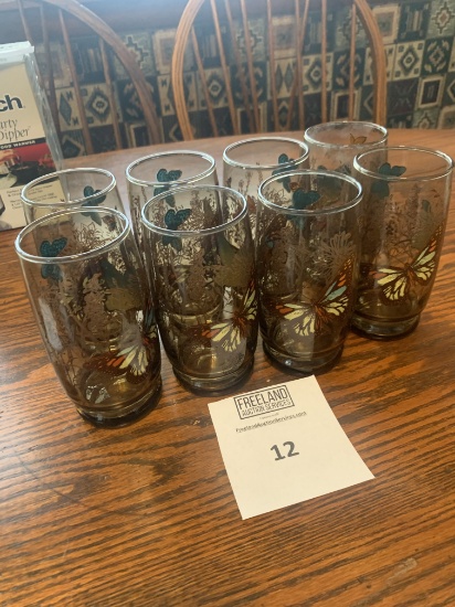 Set Of 8 Mid Century Style Tumbler Glasses With Butterflys On Them