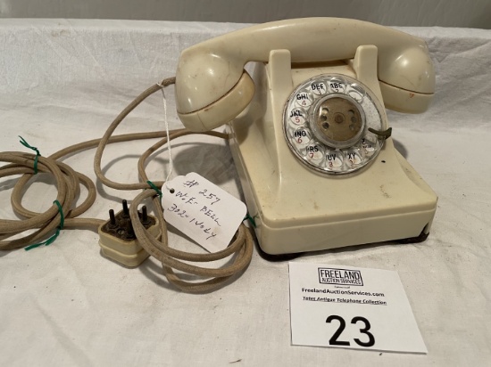 Western Electric IVORY model 302 w/5J dial, Nice cords, has damage on corner