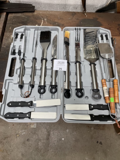 Fancy barbecue set in case, LIKE NEW