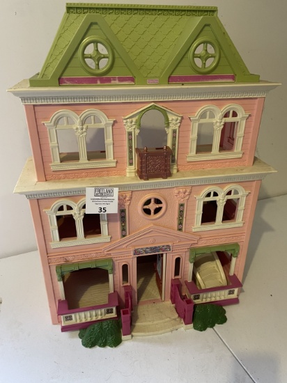 Barbie style VICTORIAN doll house in excellent condition