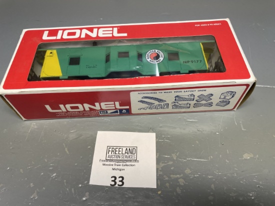 Lionel Northern Pacific Bay Window Caboose in box model 6-9177