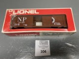 Lionel Northern Pacific box car model 6-9214
