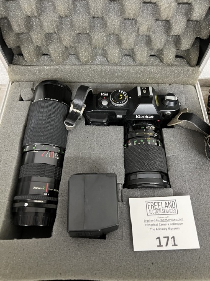 Vintage Mid Century KONICA Camera in case