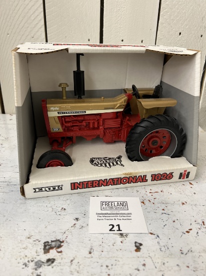 Case IH International 1026 Tractor 1/16th scale new in original package