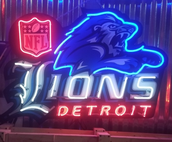 Detroit Lions LARGE Neon Sign 28 in tall 40 in wide