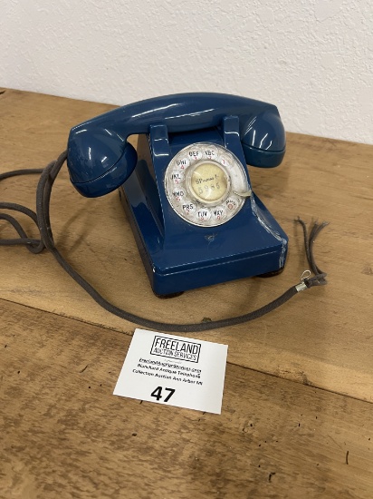 Western Electric BLUE thermoplastic model 302 desk telephone