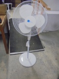 Standard Living Pedestal Fan with Remote
