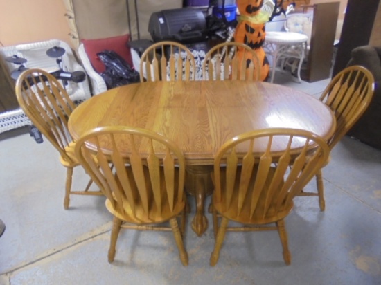 Oak Table and 6 Chairs w/ Butterfly Leaf