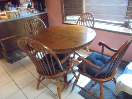 Round Oak Pedestal Dining Table w/4 Chairs