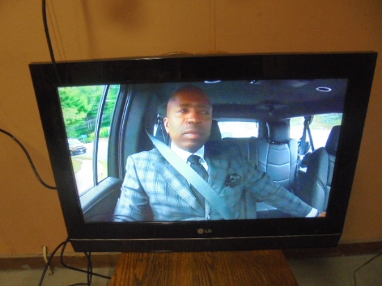 LG 26" Flat Panel TV w/Ceiling Mount