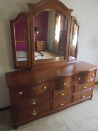 9 Drawer Oak Dresser w/Tri-Fold Mirror