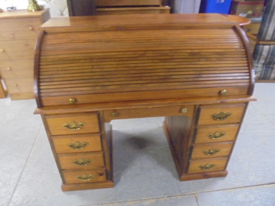 Solid Roll Top Desk w/7 Drawers