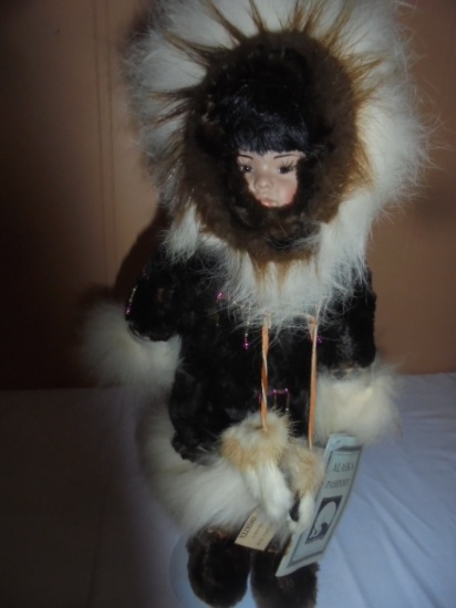 Memeluck Porcelain Eskimo Doll w/ Stans