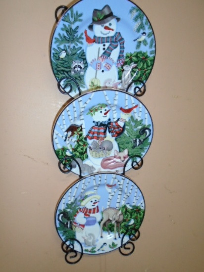 3pc Snowman Plate Set w/ Metal Wall Holder