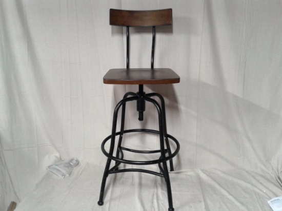 Woodsboro Adjustable Height Stool