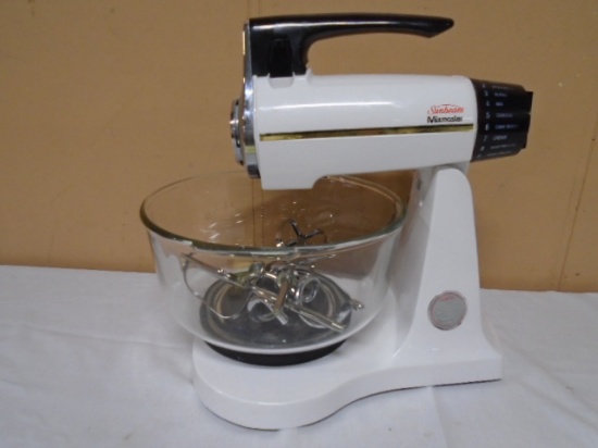 Sunbeam Mixmaster Stand Mixer w/Beaters and Dough Beaters