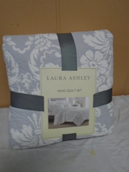 Laura Ashley King Size Quilt Set w/ 2 Pillow Shams