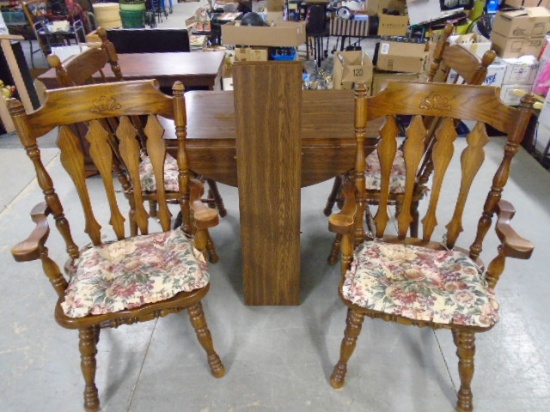 Double Drop Leaf Dining Table w/2Center Leaves and 4 Matching Chairs w/Cushions