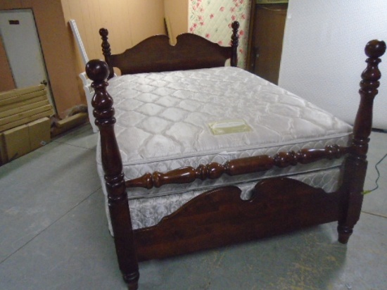 Beautiful Solid Wood Queen Size Bed Complete w/Doctor's Choice Denver Mattress Set