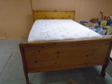 Beautiful Like New Solid Wood Amish Built Queen Size Bed Complete w/ All White Beauty Rest Elite Plu