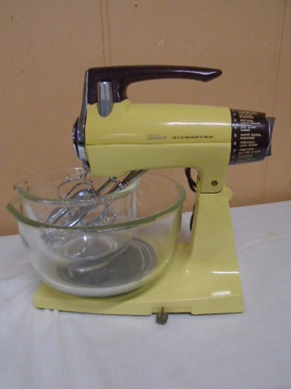 Sunbeam Mix Master StandMixer w/2 Bowls and 2 Setsof Beaters