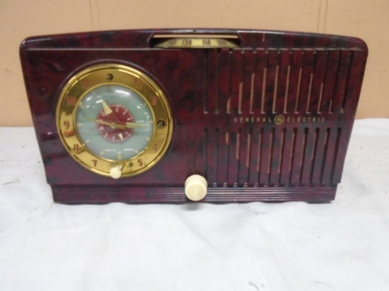 Vintage General Electric AM/Clock Radio