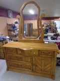 Beautiful Solid Oak Pulaski 7 Drawer Dresser w/Mirror