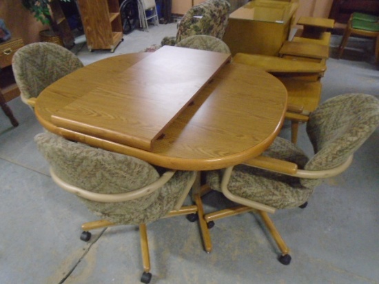 Like New Chromcraft Dining Table w/Center Leaf and 4 Rolling Chairs