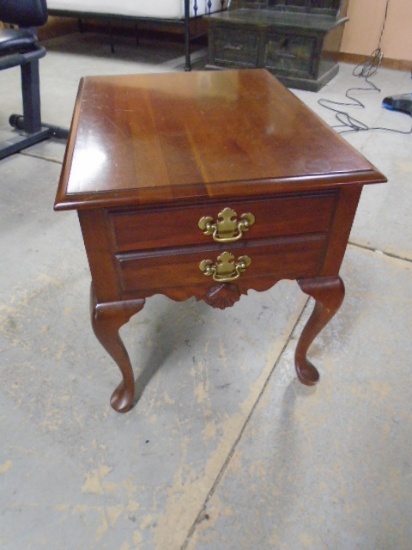 Beautiful Cherry End Table w/ Drawer