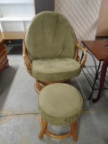 Round Rattan Swivel Chair w/ Ottoman